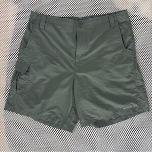 Men's Gray Cargo Shorts Size Large PFG